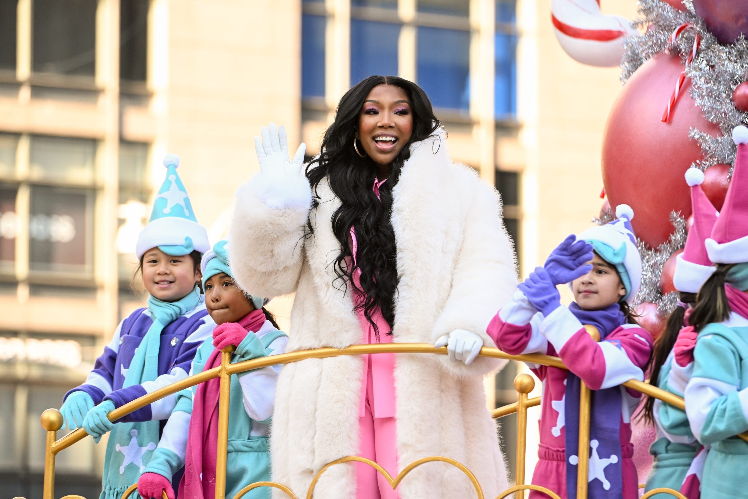 Exclusive: Spades, Spiked Egg Nog And The Whole Norwood Gang Make Brandy's Home The Place To Be This Christmas