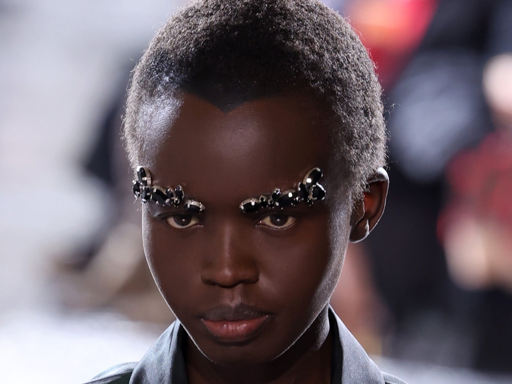 How To Grow Out Your Eyebrows– According To The Pros