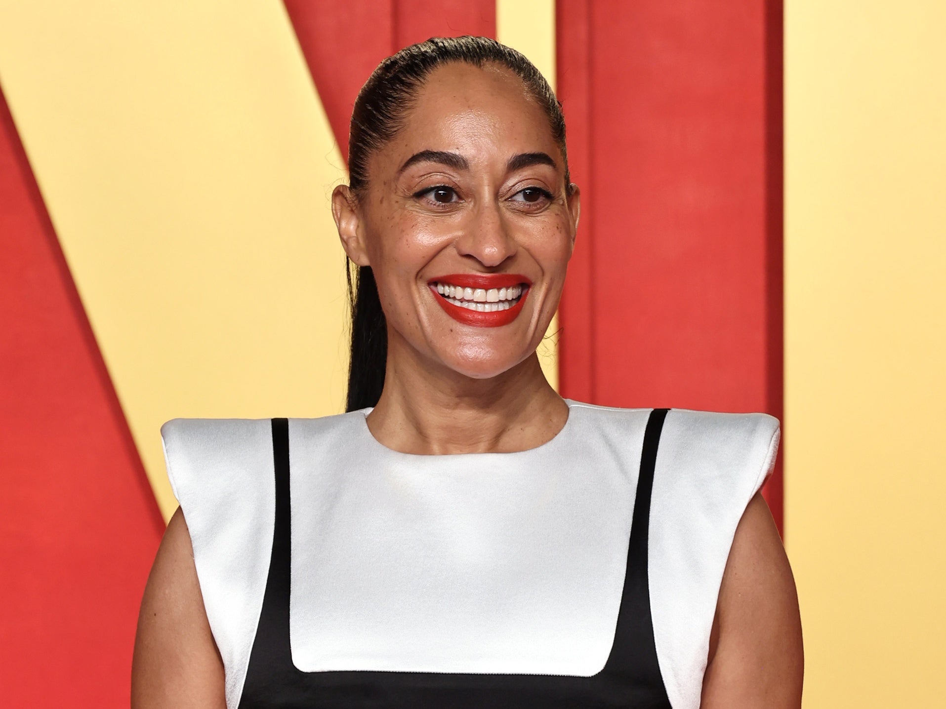 How Tracee Ellis Ross Achieved the Bold Lip For The Oscars Party