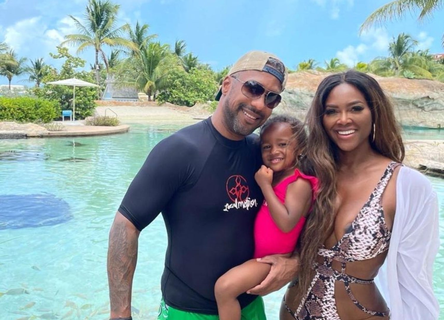 Kenya Moore And Marc Daly Enjoy "Family Time" In The Bahamas With Daughter Brooklyn